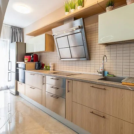 Black Sea Spacious 3br By Flat Manаger * Warna