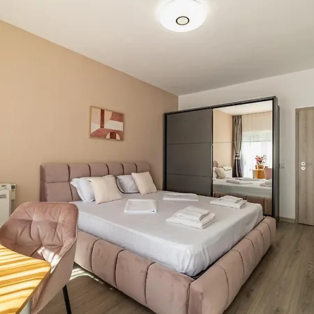 Black Sea Spacious 3br By Flat Manаger Apartment Warna